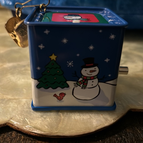 Hallmark Keepsake Ornament Pop! Goes the Snowman. 2003, 1st in the Pop! Series - Picture 2 of 7